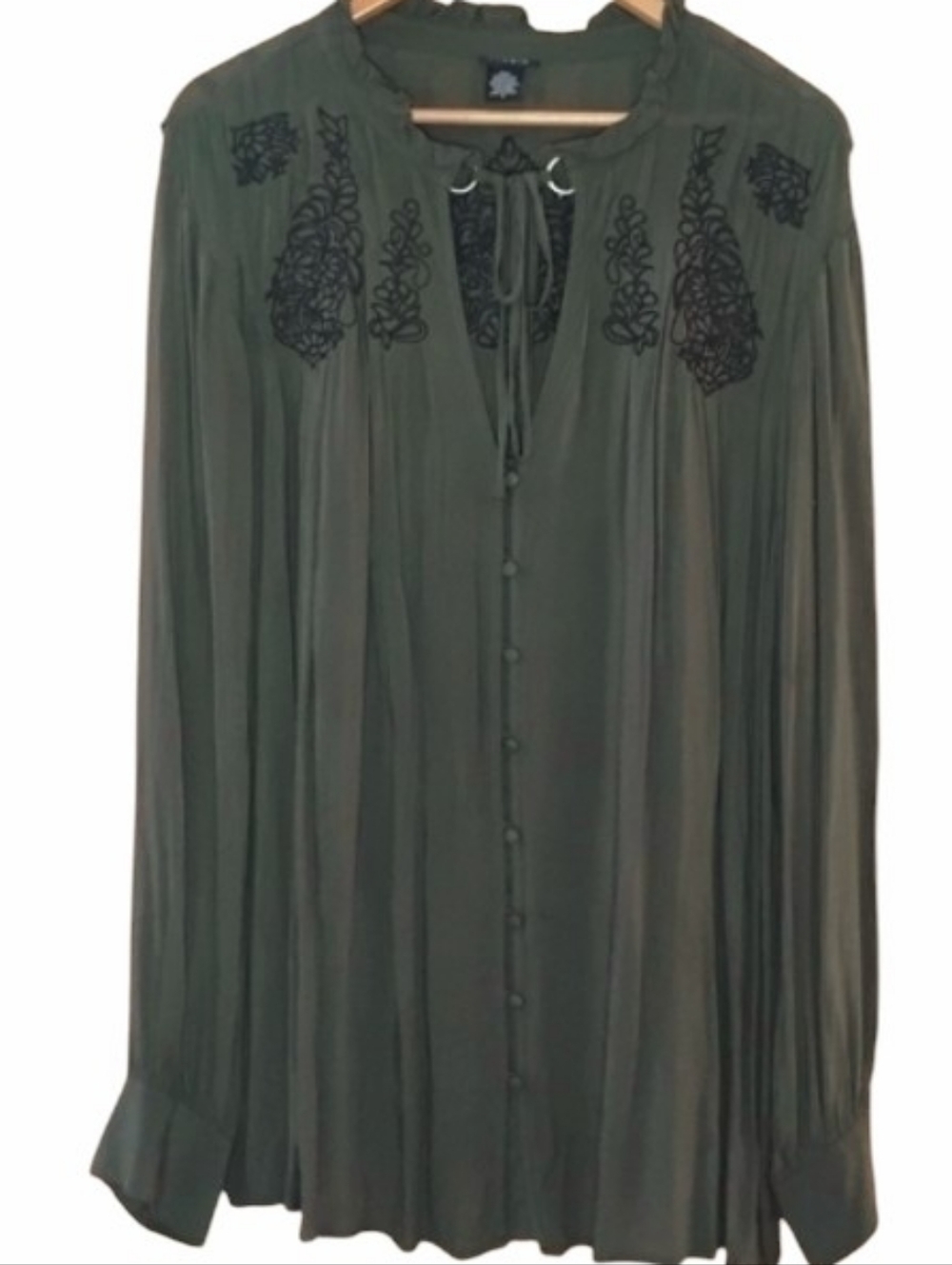 torrid Dark Green Blouse with Black Embroidery Size 2 - Picture 2 of 7